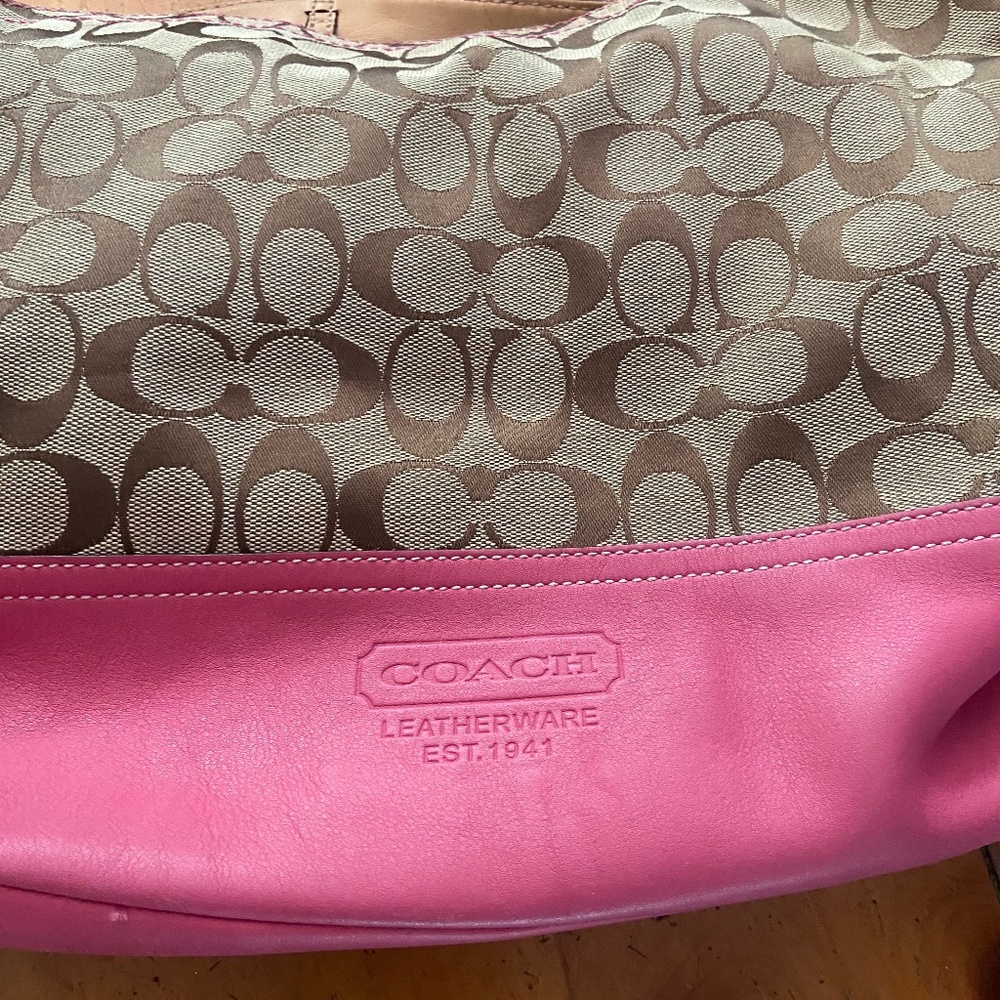 COACH PINK TRIM PURSE